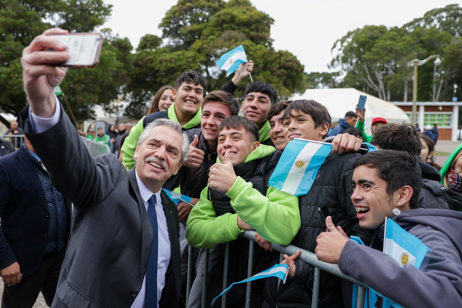 Alberto Fern&aacute;ndez particip&oacute; de la reapertura de la f&aacute;brica FANAZUL