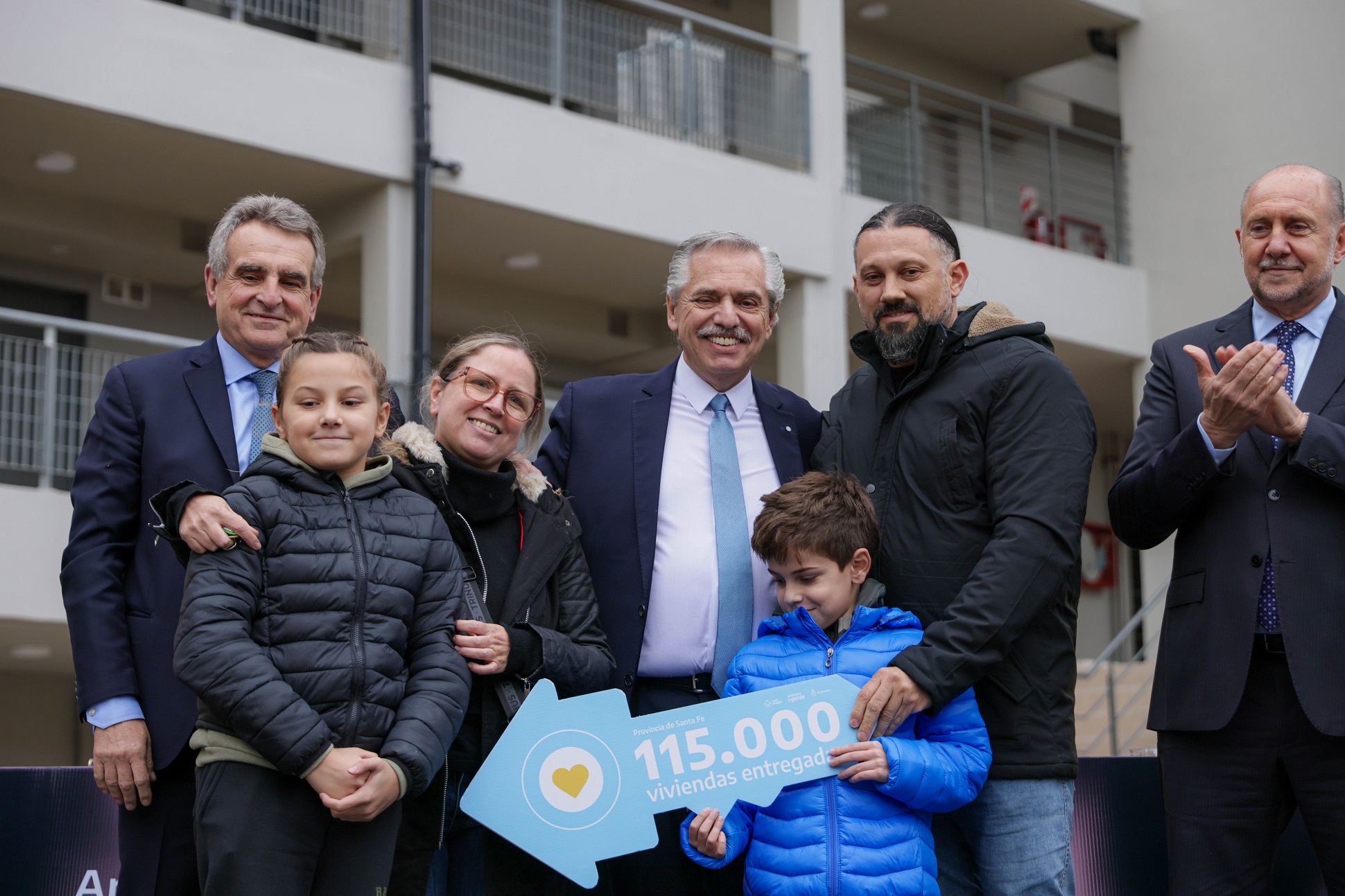 El Presidente entregó en Santa Fe la vivienda 115.000 de la gestión