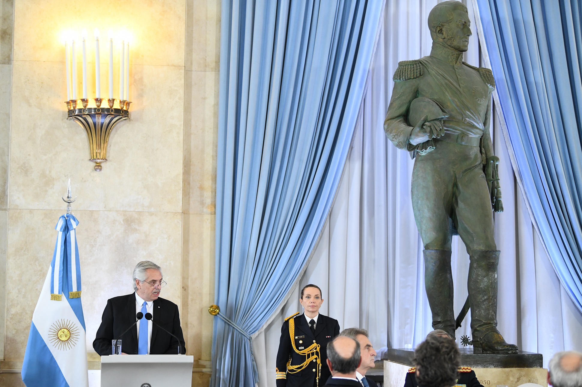El presidente anunció el envío al Congreso de una nueva ley integral de Personal Militar