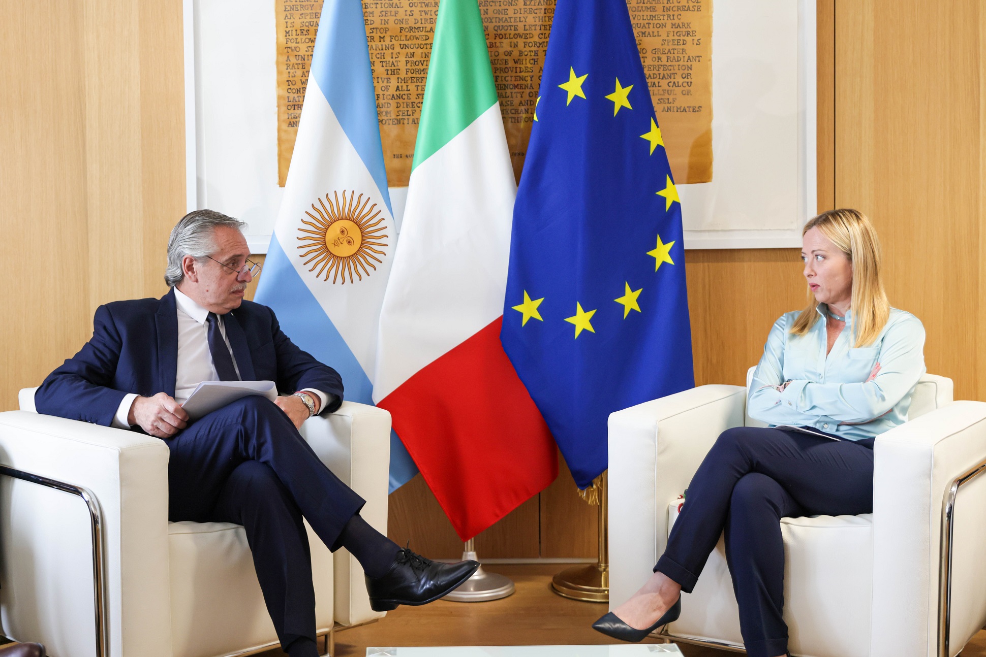 El presidente se reunió con la presidenta del Consejo de Ministras y Ministros de Italia, Giorgia Meloni