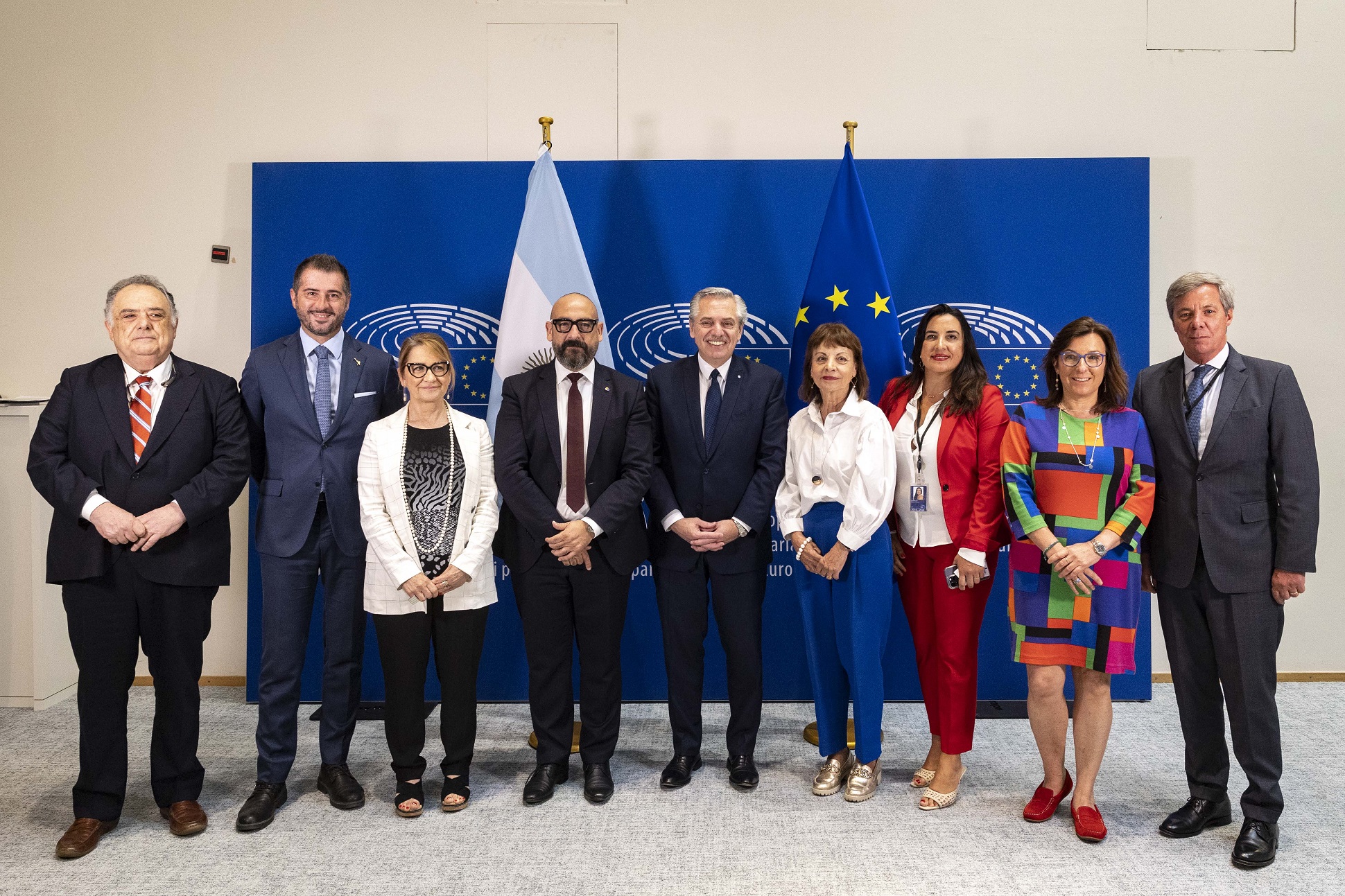 El presidente Alberto Fernández se reunió con diputados y diputadas del Parlamento Europeo