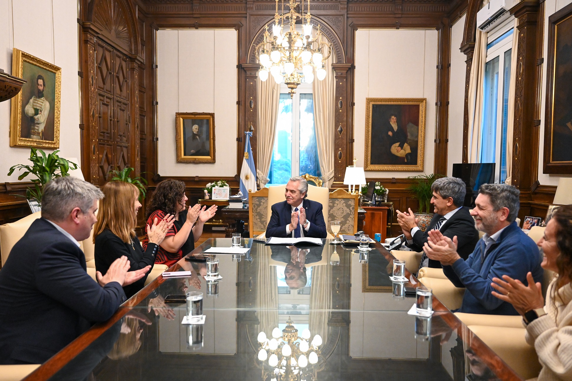 El presidente firm&oacute; el decreto reglamentario de la Ley de Prevenci&oacute;n y Control de la Resistencia a los Antimicrobianos