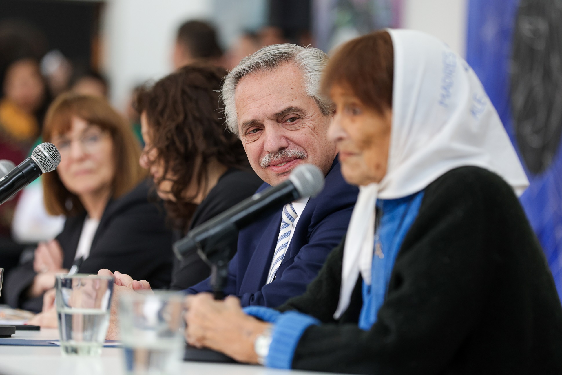 El presidente inauguró el Centro Cultural del Hospital Laura Bonaparte