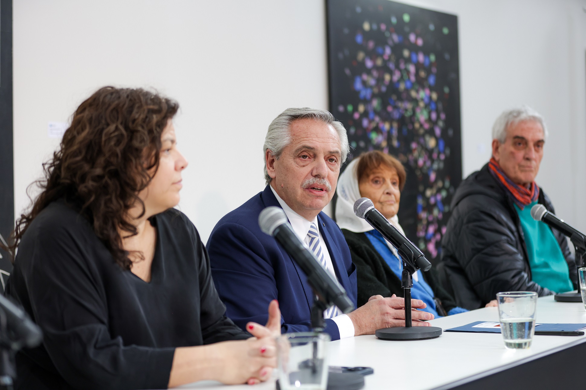 El presidente inauguró el Centro Cultural del Hospital Laura Bonaparte