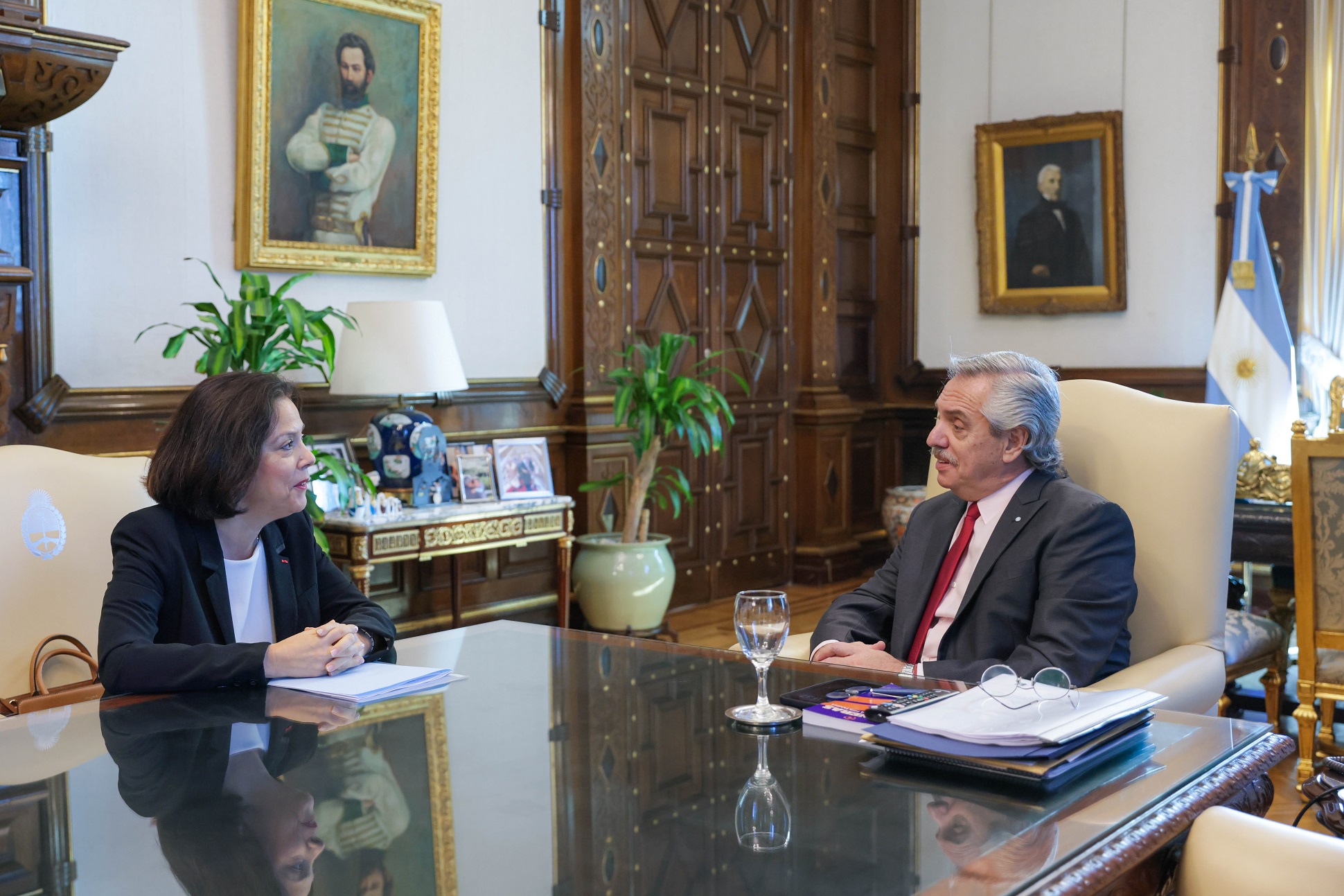 El presidente se reunió con la embajadora saliente de Francia, Claudia Scherer-Effosse