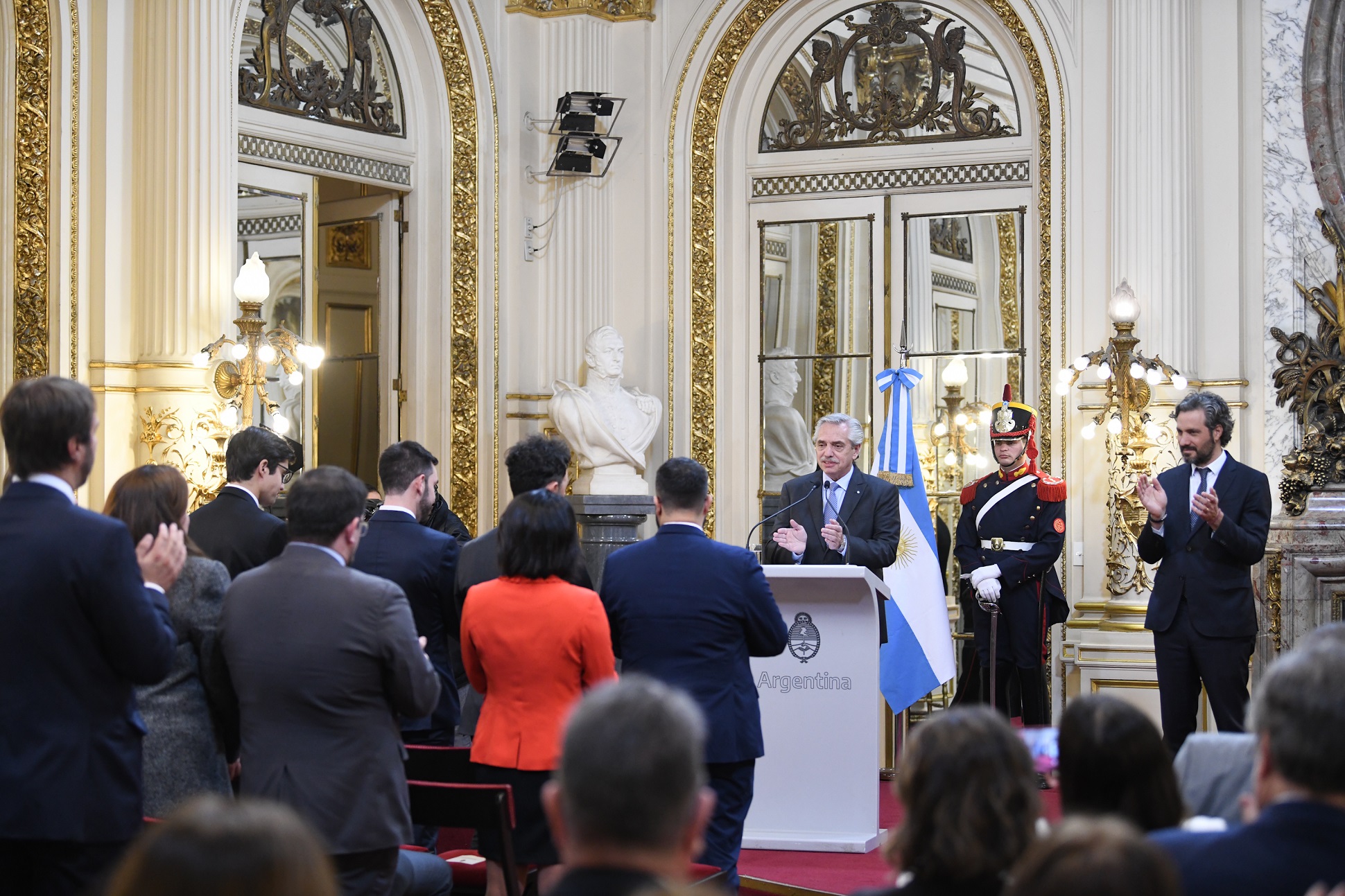 El presidente encabezó la ceremonia de jura de diplomáticos y diplomáticas del Instituto del Servicio Exterior de la Nación