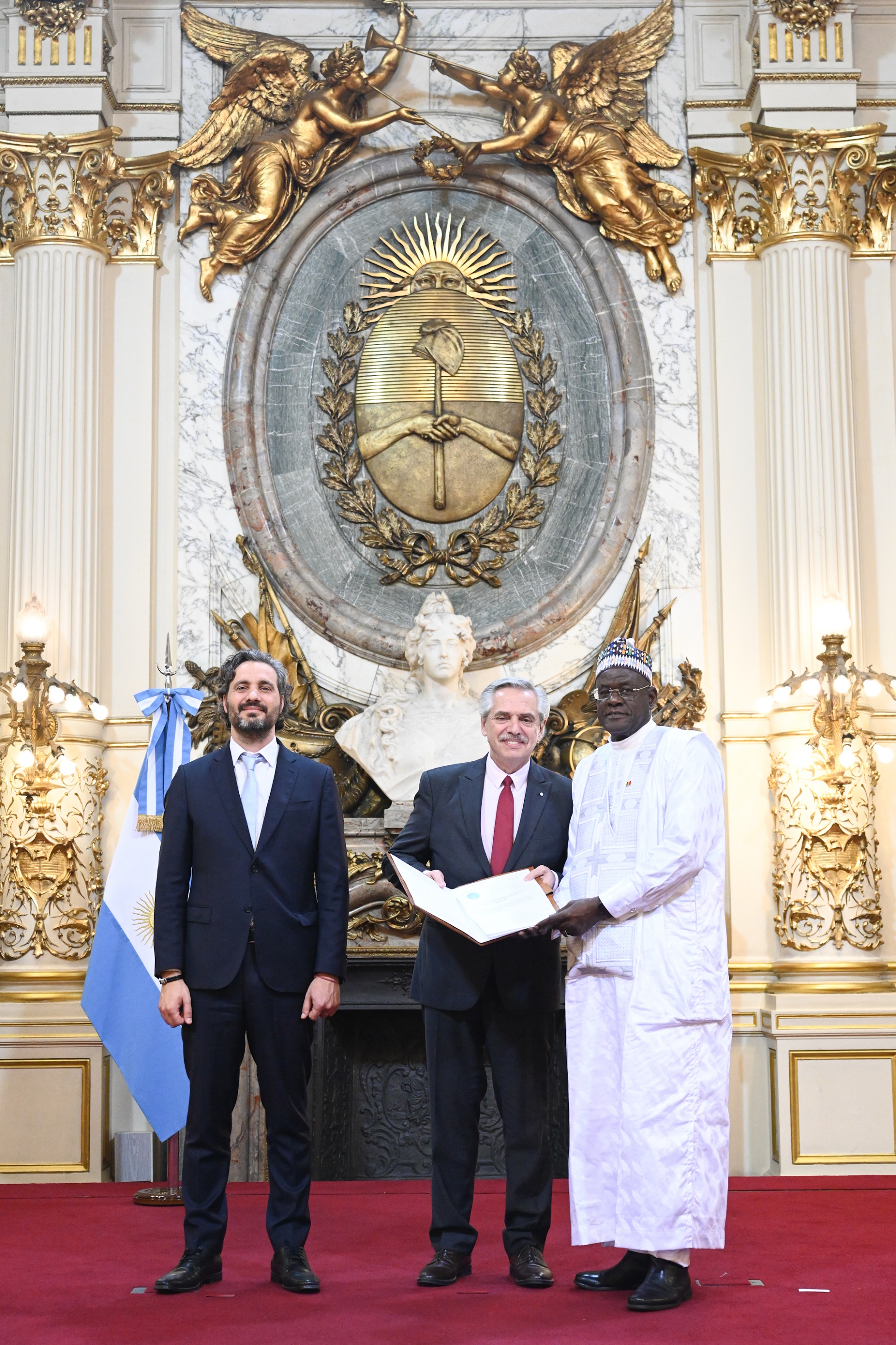 El presidente recibió las cartas credenciales de 25 nuevos embajadores y embajadoras