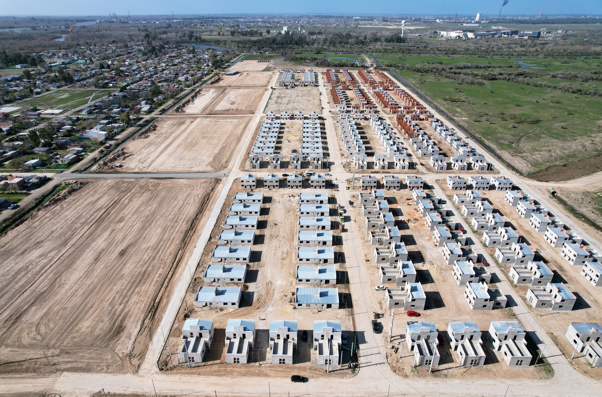 El presidente recorrió viviendas en construcción en Ensenada