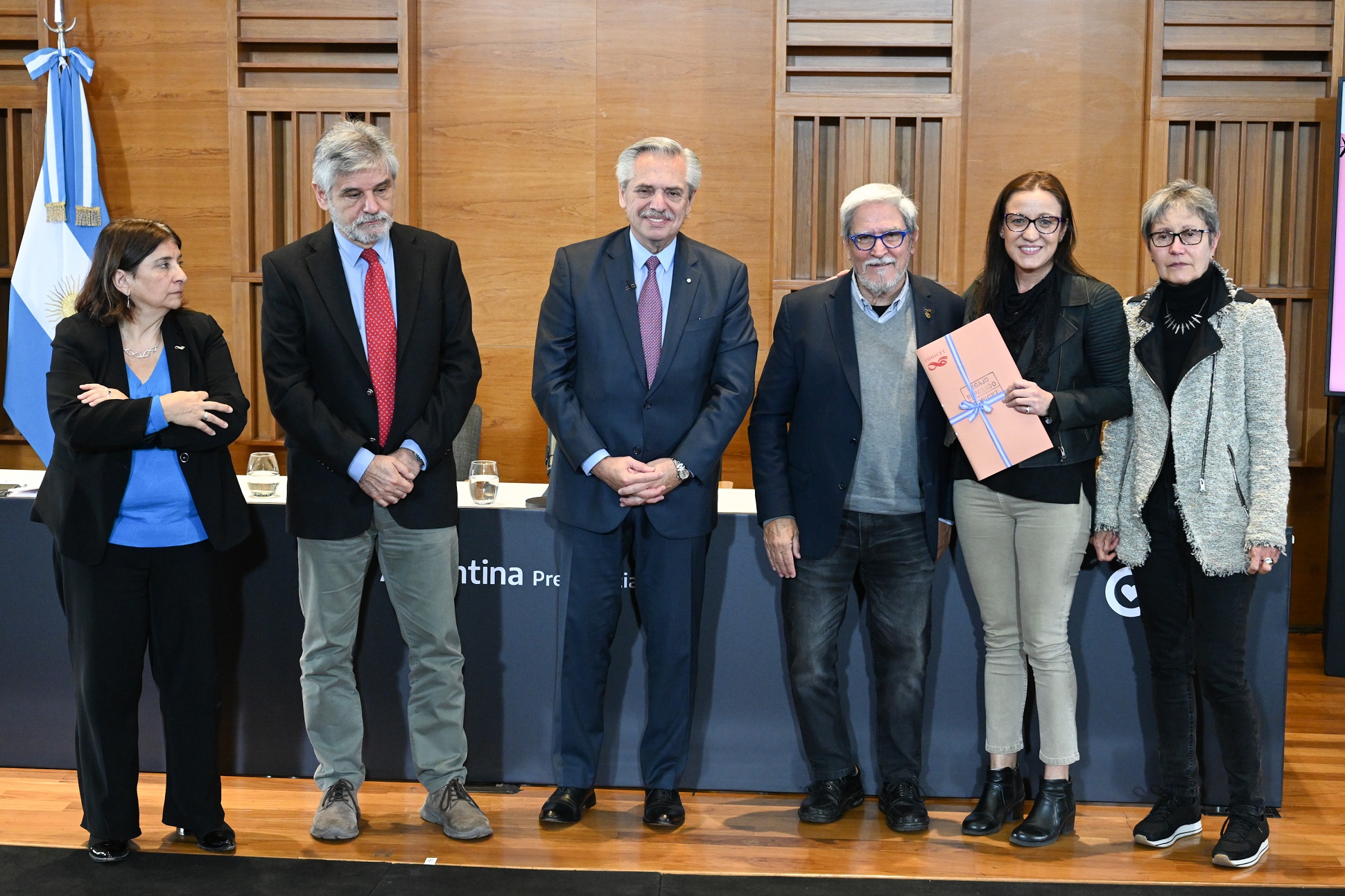 Alberto Fernández: “A los que niegan la dictadura, los desaparecidos y la ciencia no debemos dejarlos pasar”