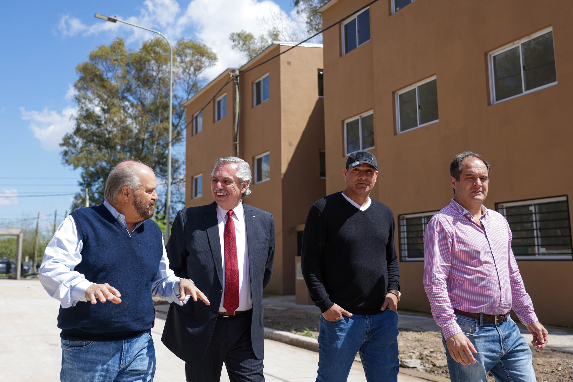 El presidente recorrió 252 viviendas en Ezeiza