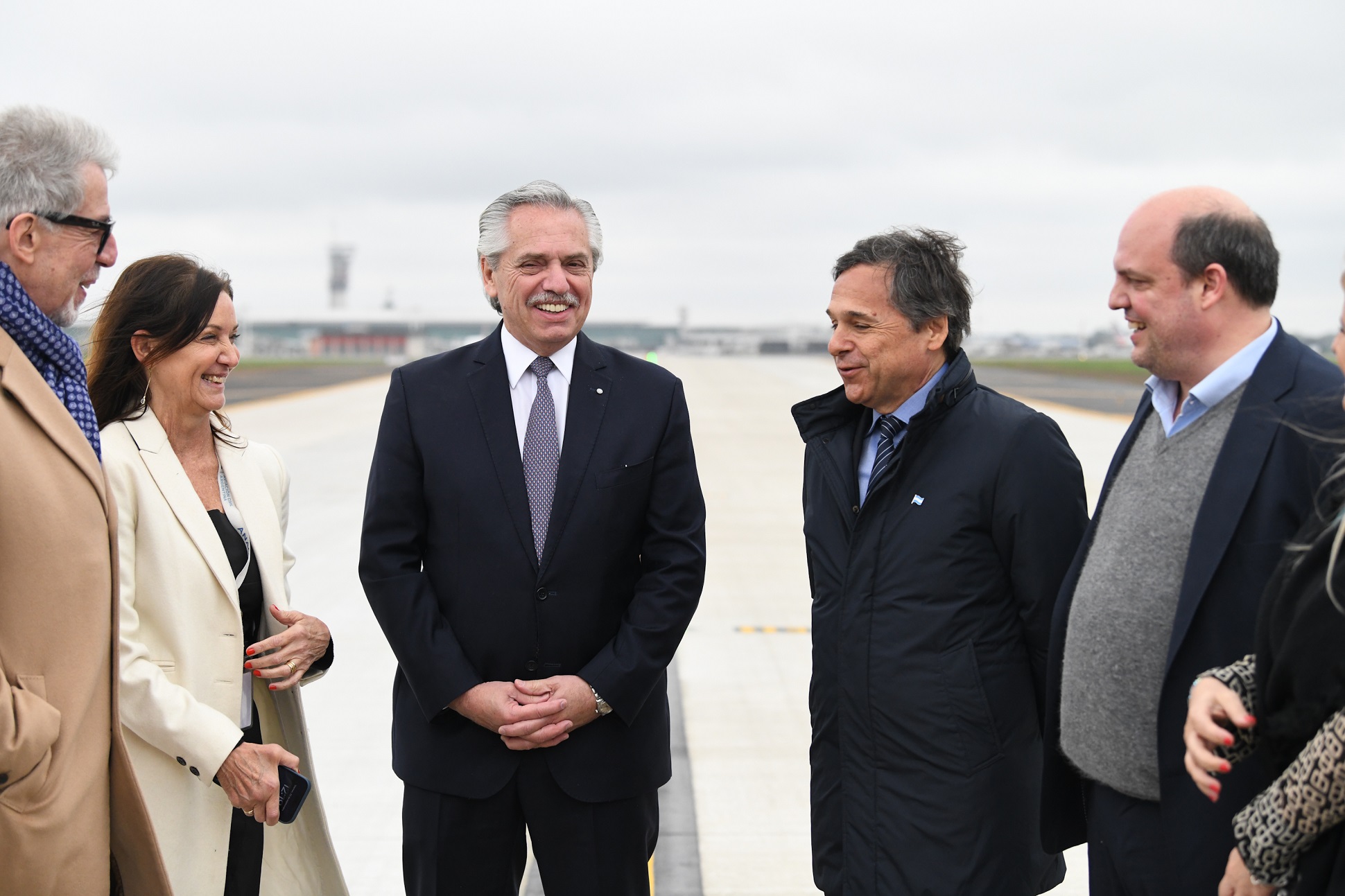 El presidente inauguró la nueva calle de rodaje en Ezeiza 