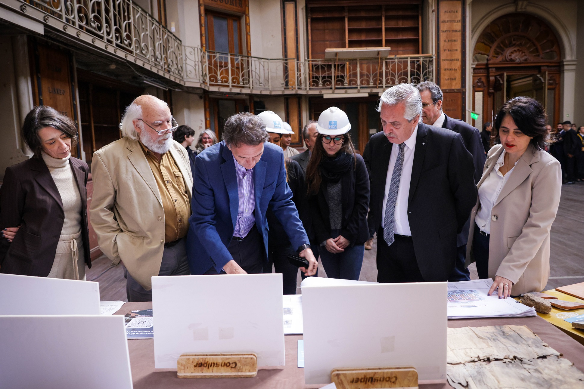 El presidente recorrió obras de restauración y puesta en valor de la ex sede de la Biblioteca Nacional y de la Basílica San Francisco de Asís