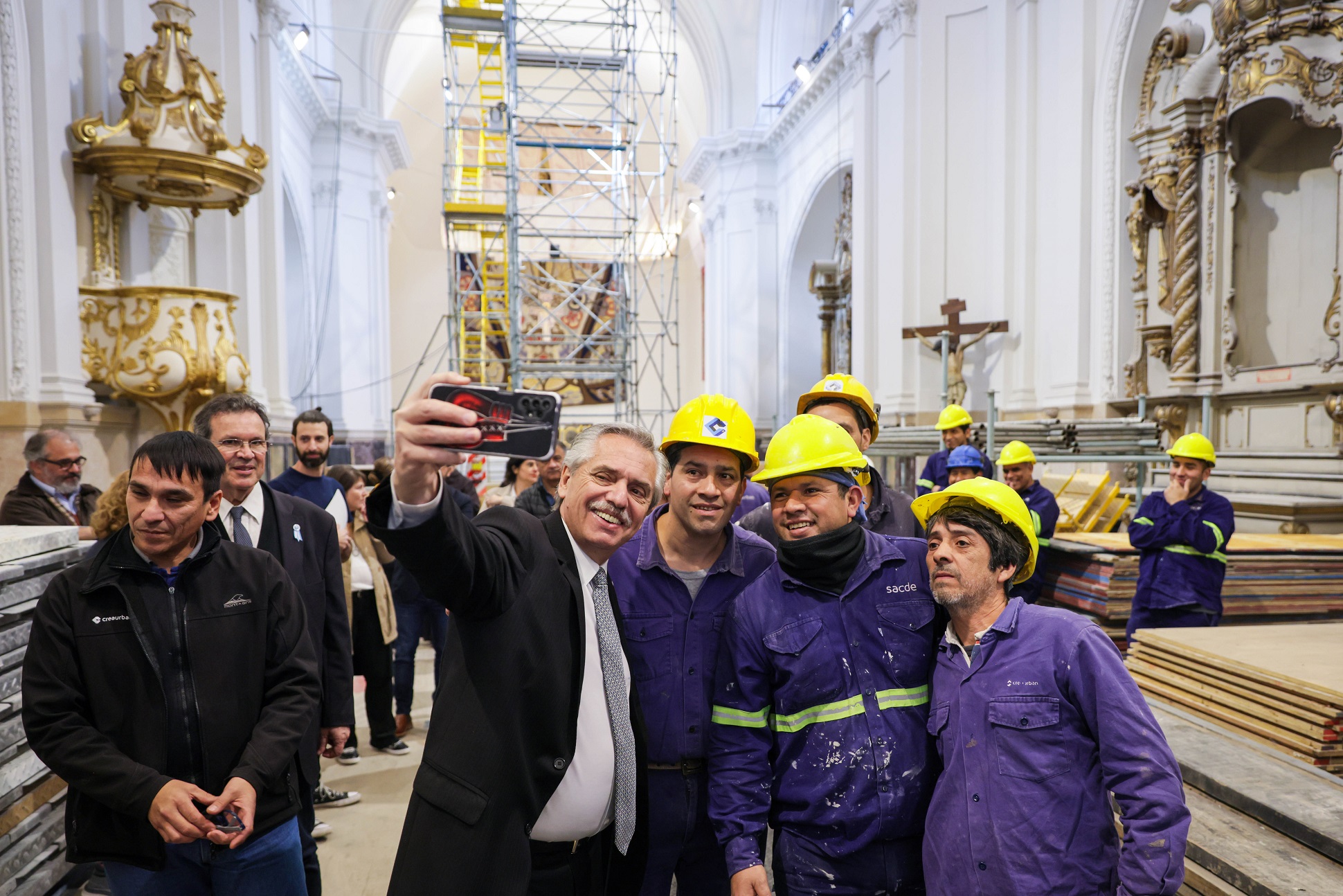 El presidente recorrió obras de restauración y puesta en valor de la ex sede de la Biblioteca Nacional y de la Basílica San Francisco de Asís