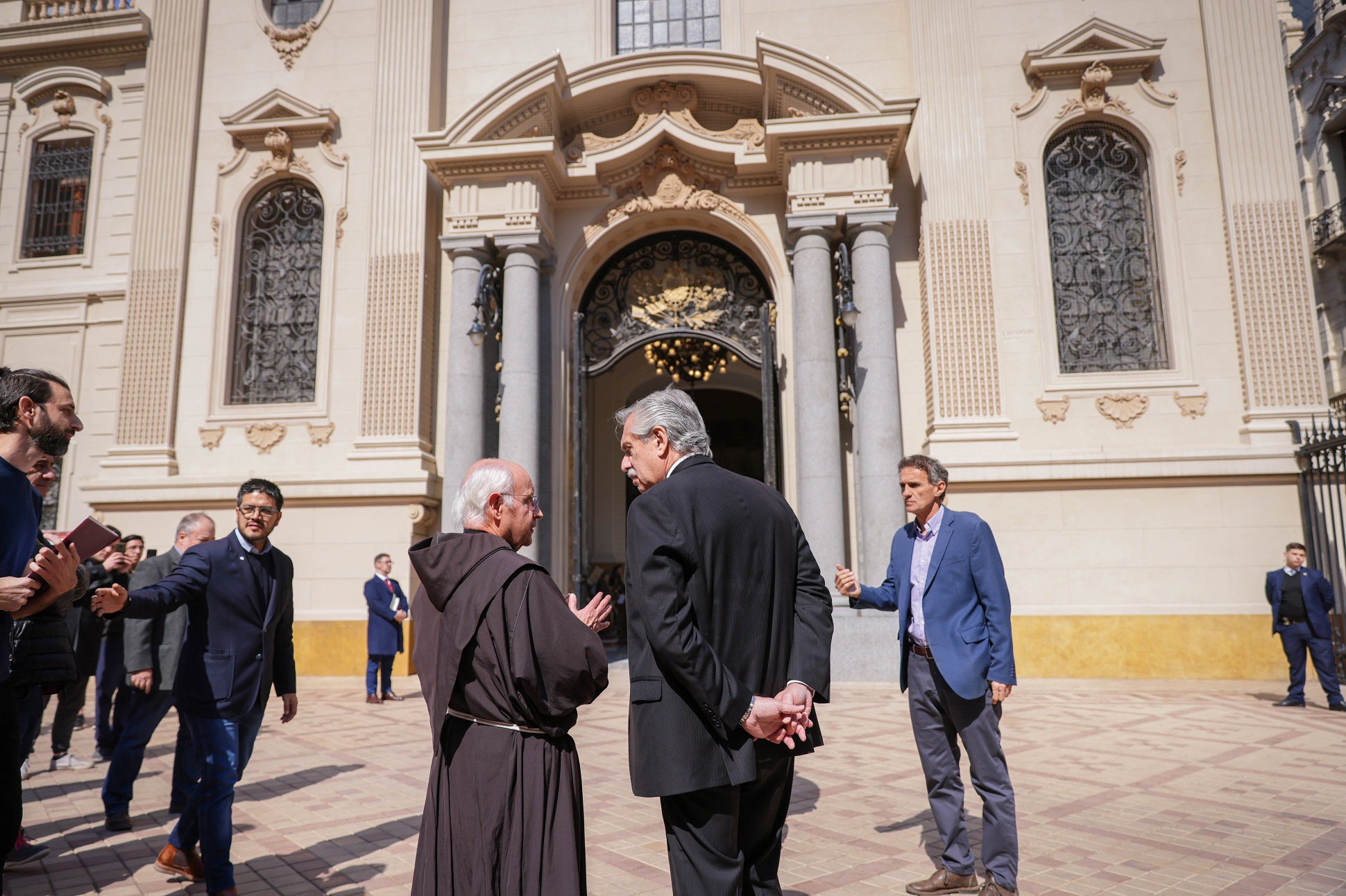 El presidente recorrió obras de restauración y puesta en valor de la ex sede de la Biblioteca Nacional y de la Basílica San Francisco de Asís