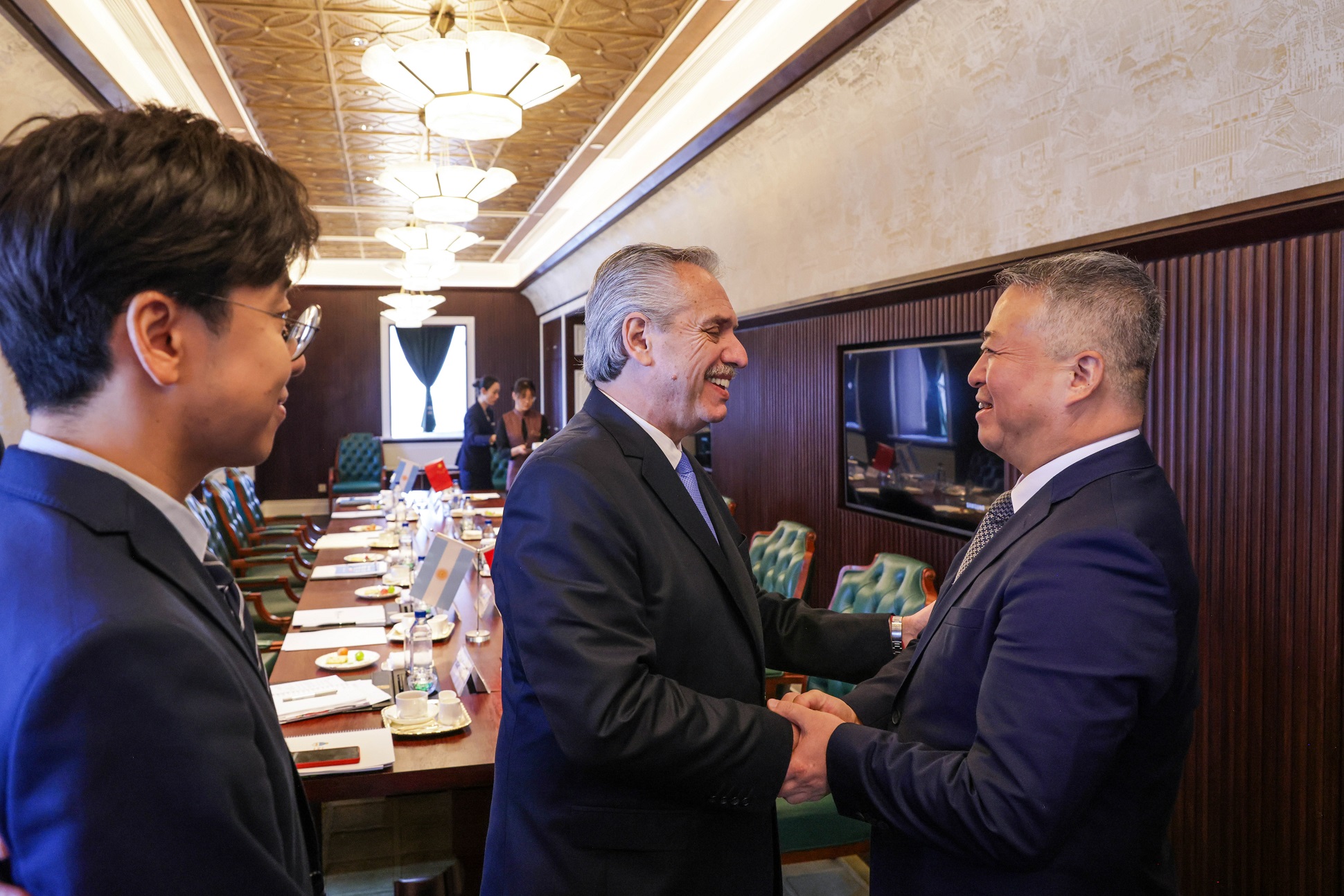 El presidente se reunió con directivos de CMEC, a cargo del proyecto del Ferrocarril Belgrano Cargas