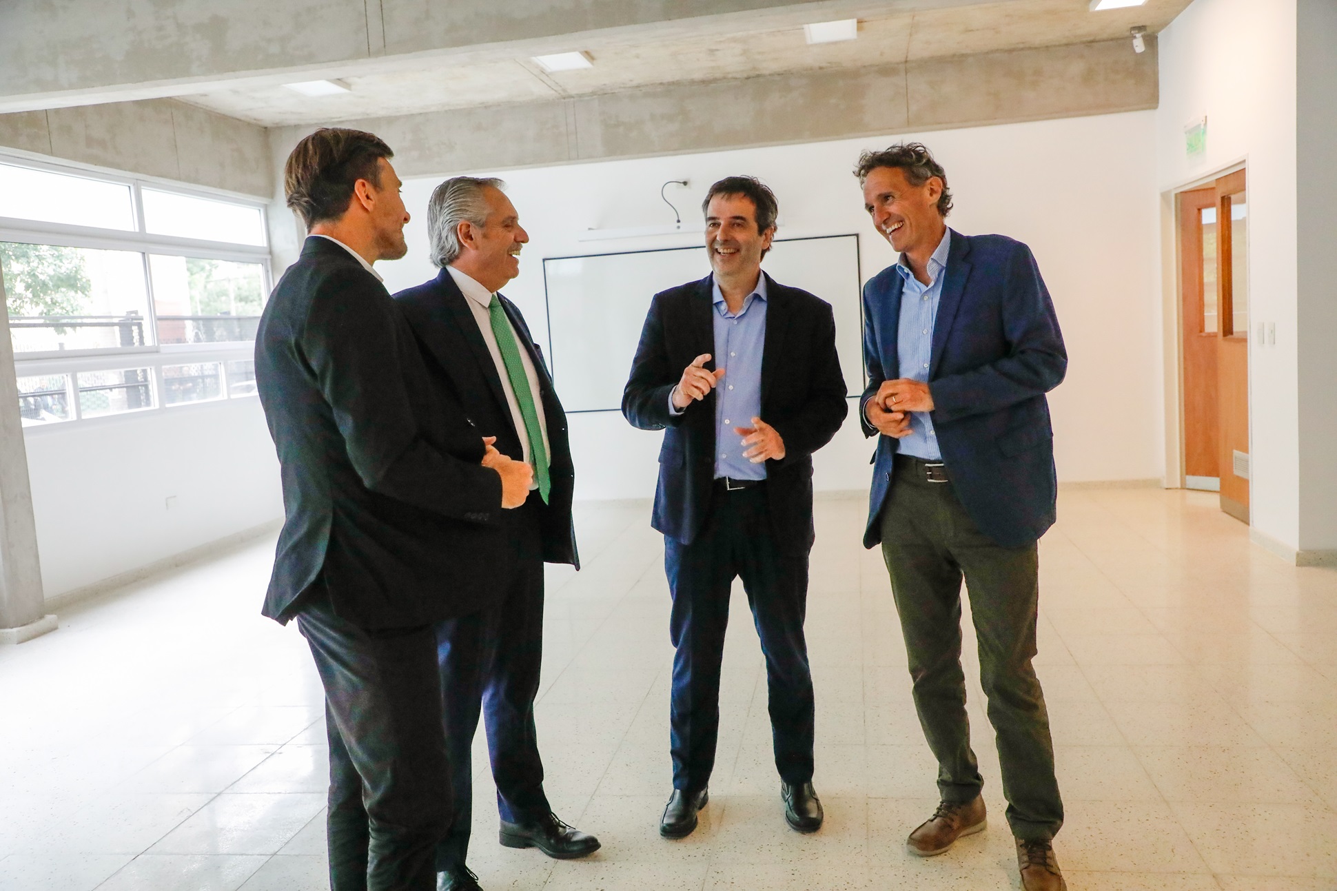 El presidente recorrió el nuevo pabellón de aulas y laboratorios de la Universidad Tecnológica Nacional en Morón