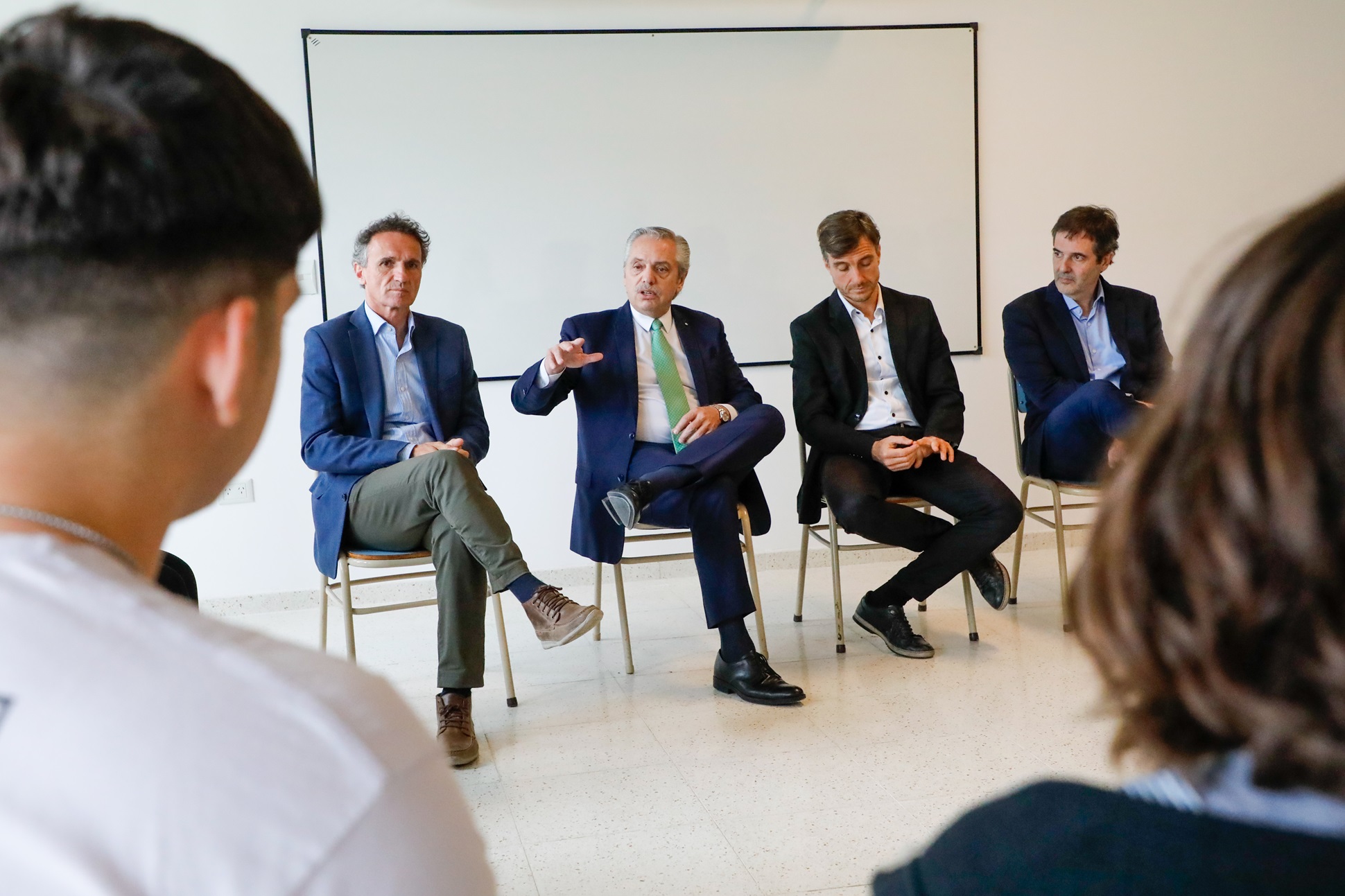 El presidente recorrió el nuevo pabellón de aulas y laboratorios de la Universidad Tecnológica Nacional en Morón