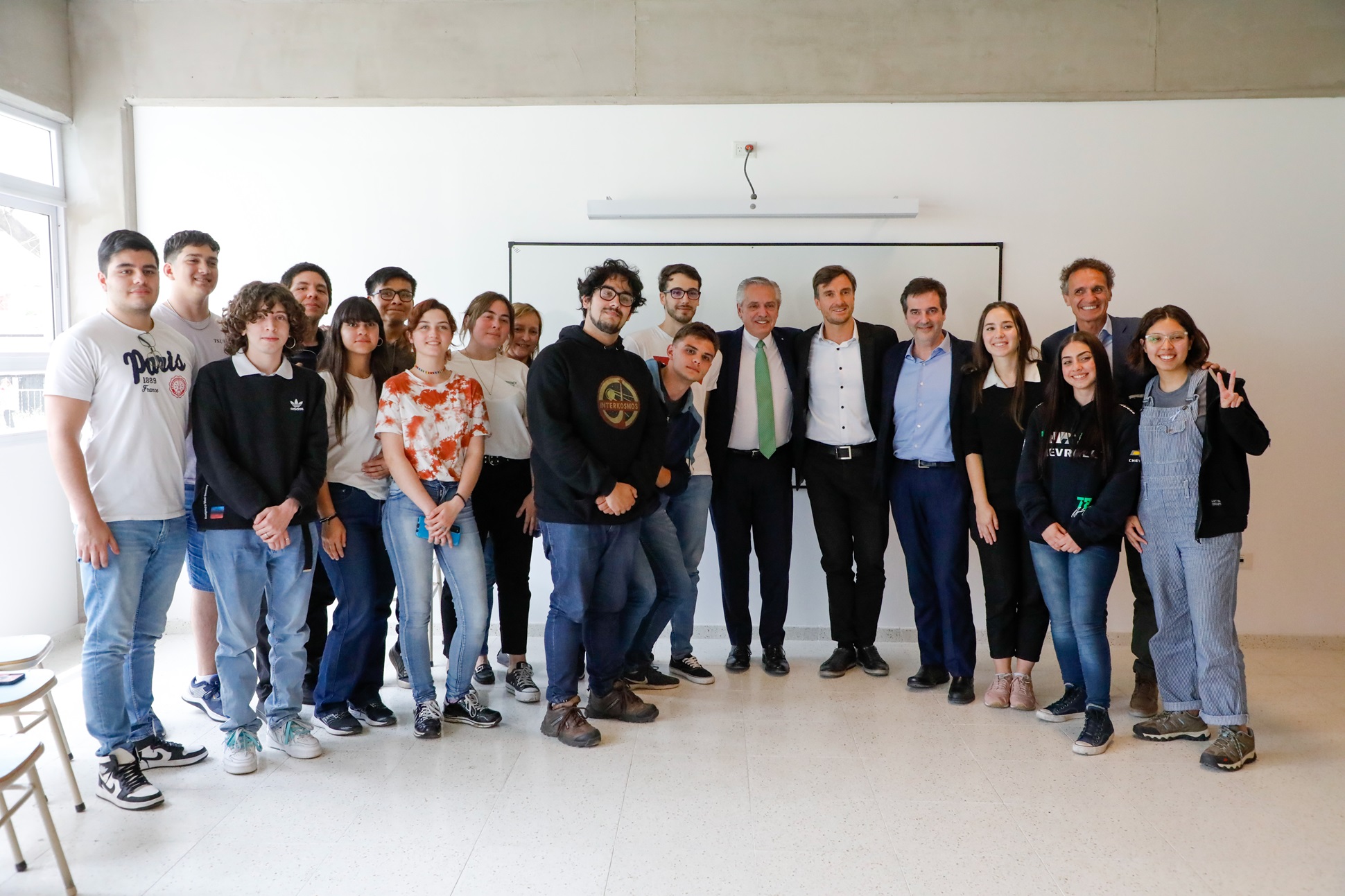 El presidente recorrió el nuevo pabellón de aulas y laboratorios de la Universidad Tecnológica Nacional en Morón