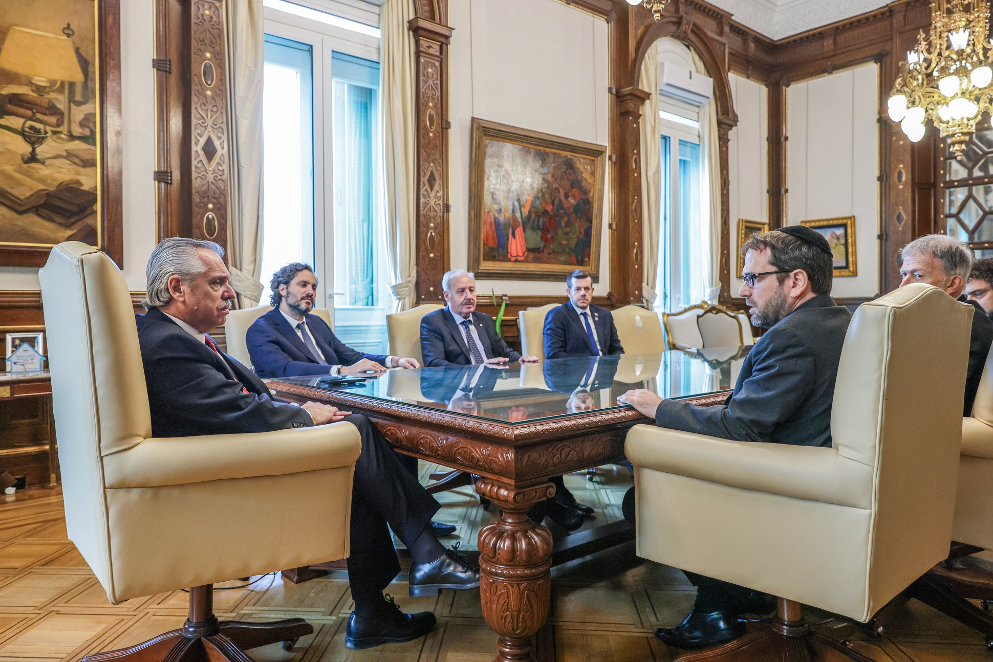 El presidente se reunió con autoridades de entidades judías para analizar la situación de los rehenes argentinos