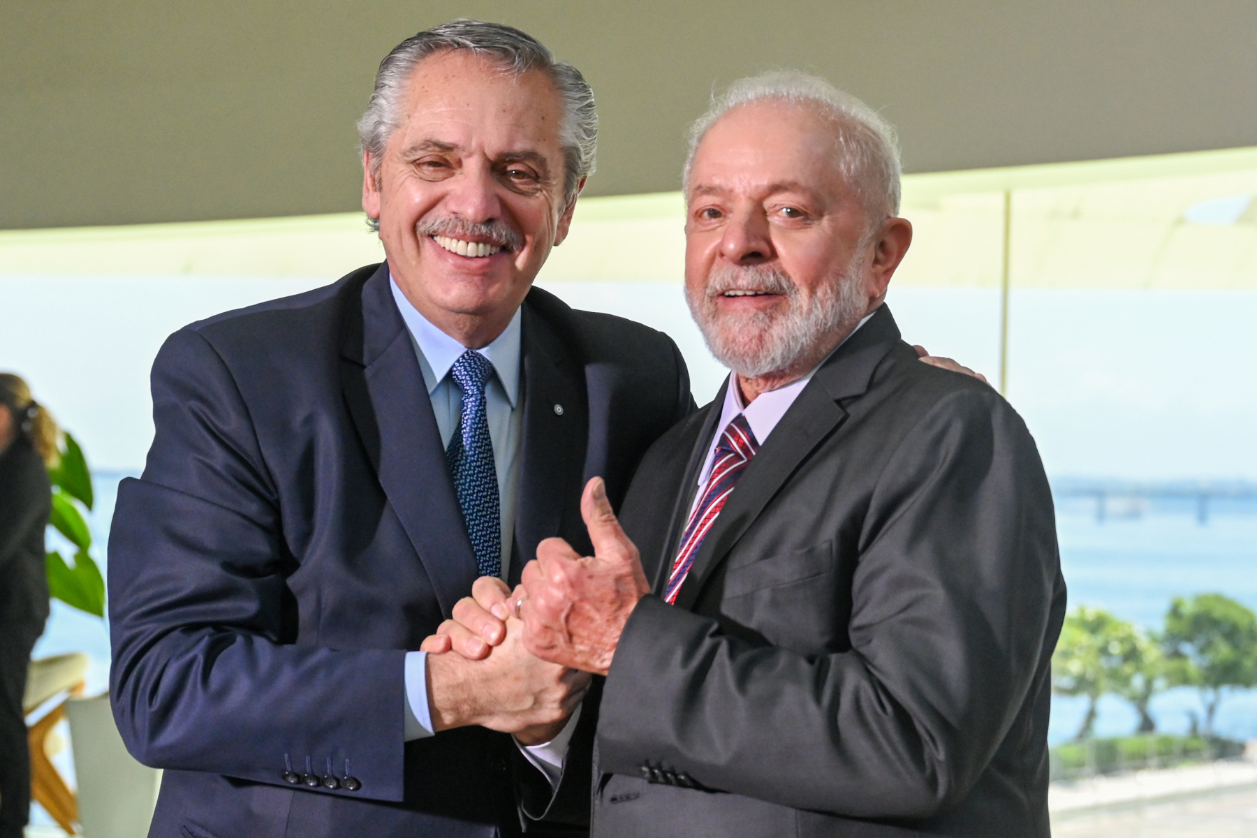 Todos tenemos la misma voluntad de hacer fuerte al Mercosur, dijo el presidente en Brasil
