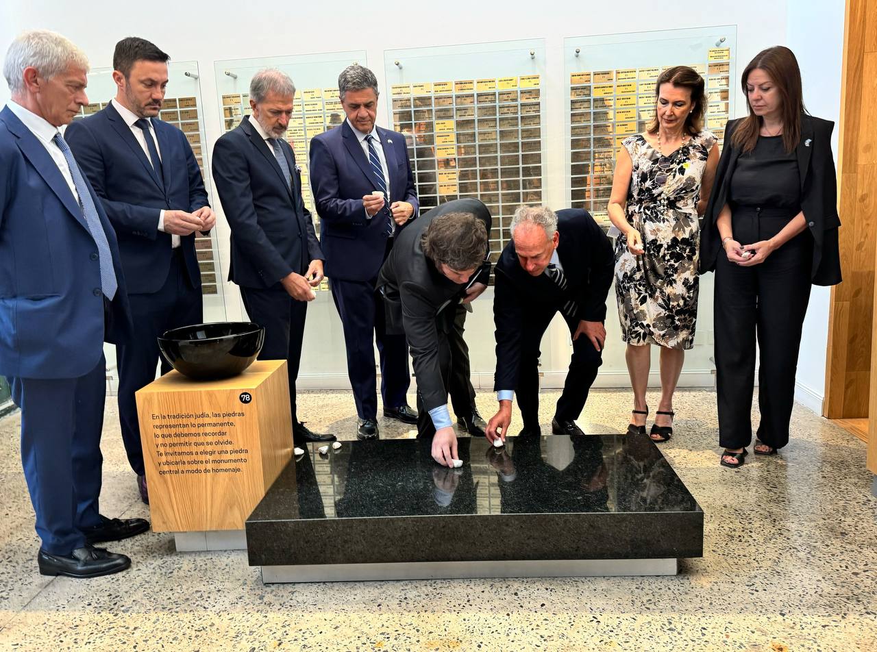 Milei participó del acto en conmemoración del Día Internacional en Memoria de las Víctimas del Holocausto