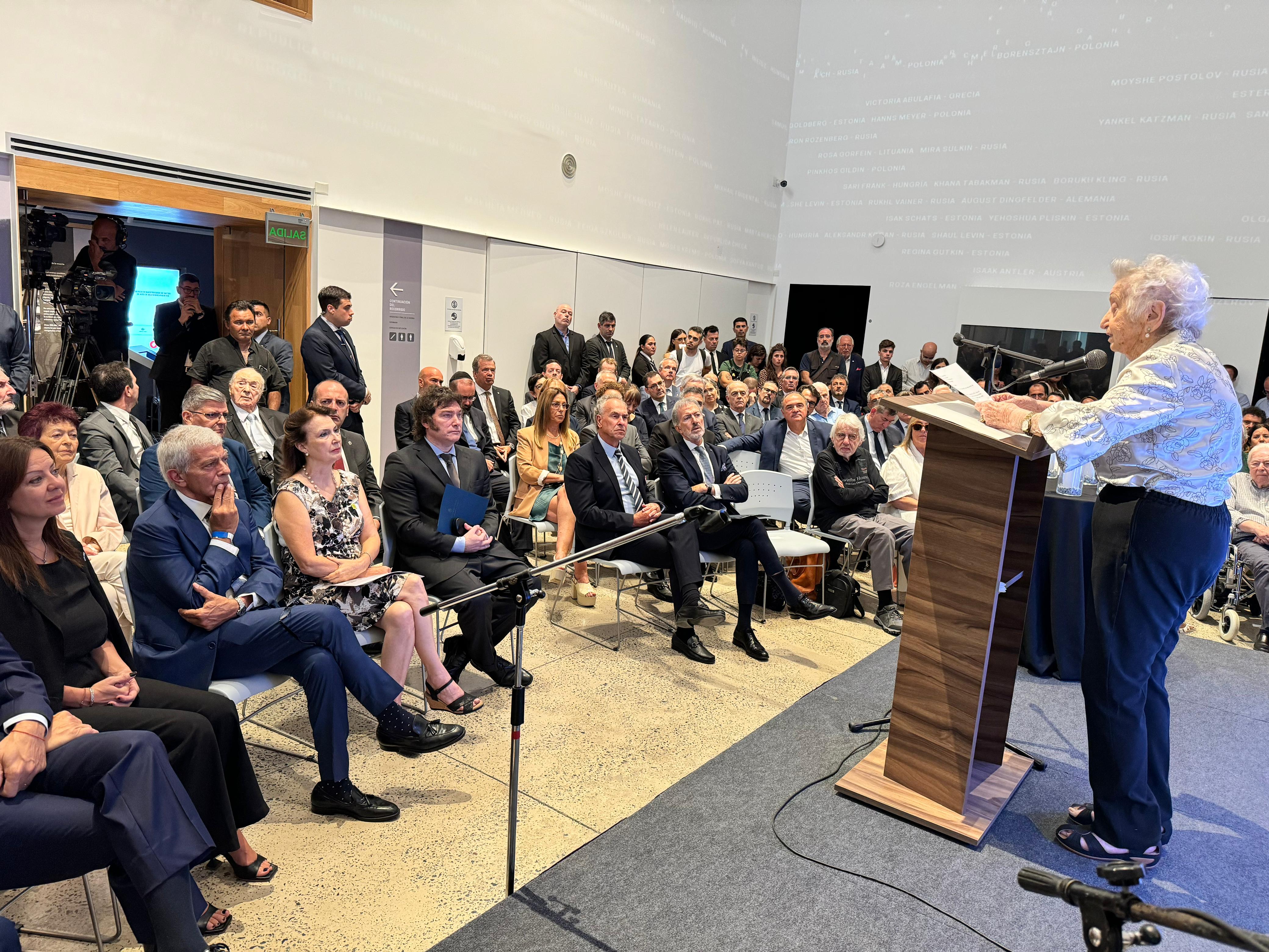 Milei participó del acto en conmemoración del Día Internacional en Memoria de las Víctimas del Holocausto