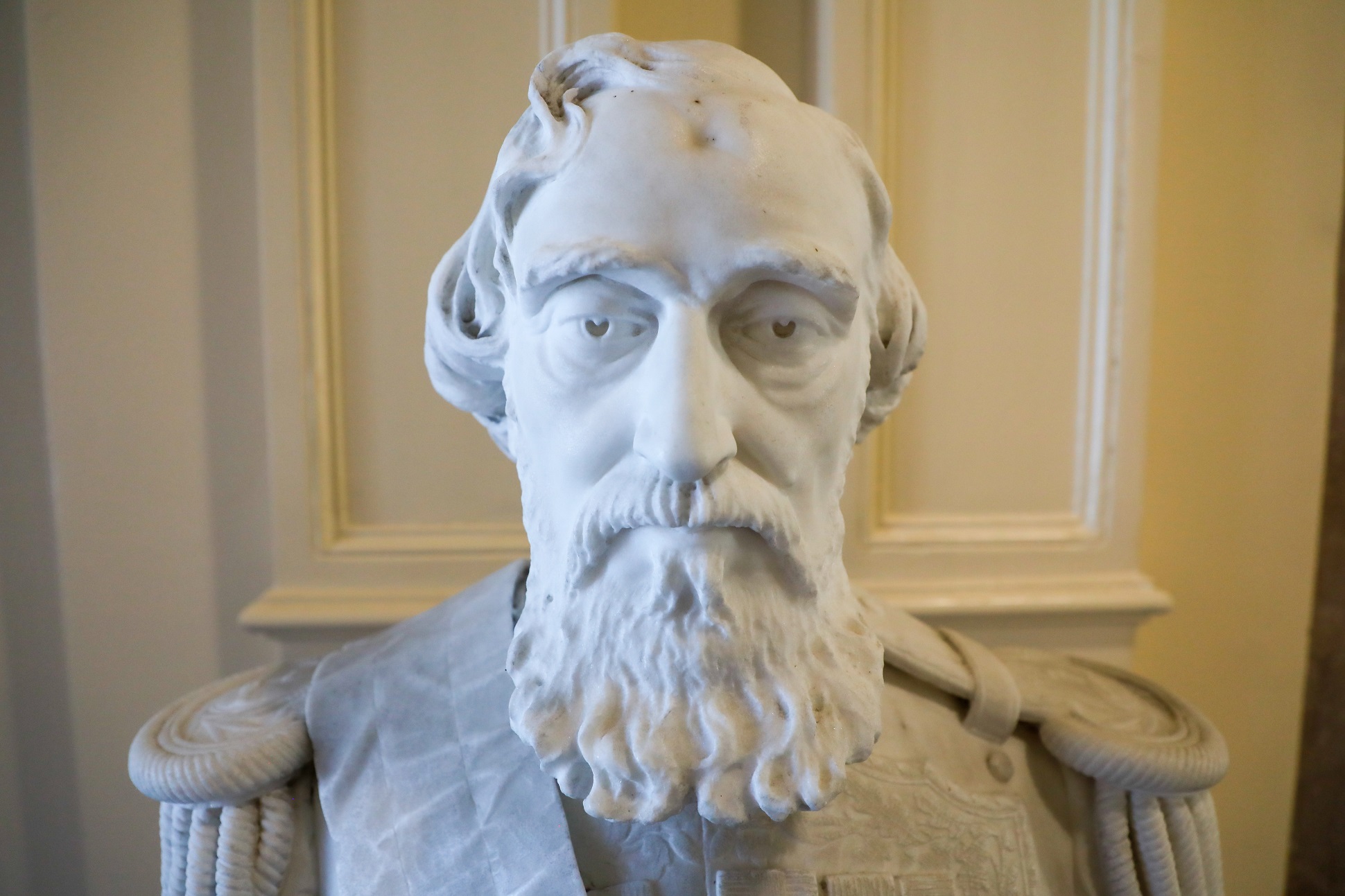 118 years after Bartolomé Mitre's death: The presidential bust that has a hole in its forehead