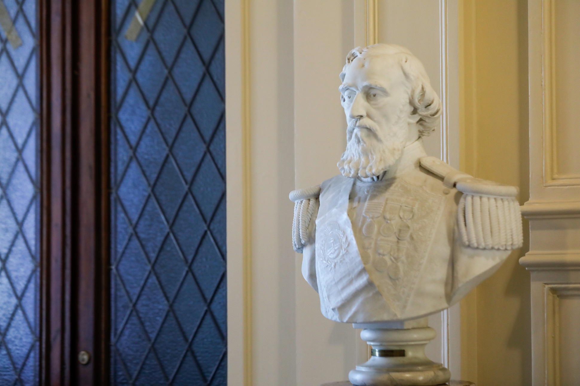 A 118 años del fallecimiento de Bartolomé Mitre: El busto presidencial que tiene un orificio en su frente