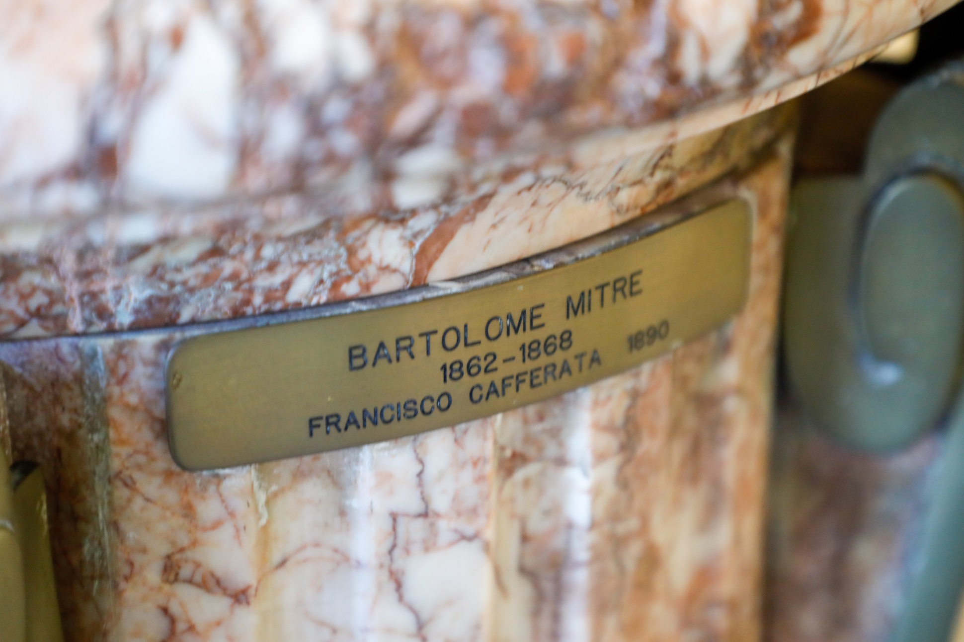 118 years after Bartolomé Mitre's death: The presidential bust that has a hole in its forehead