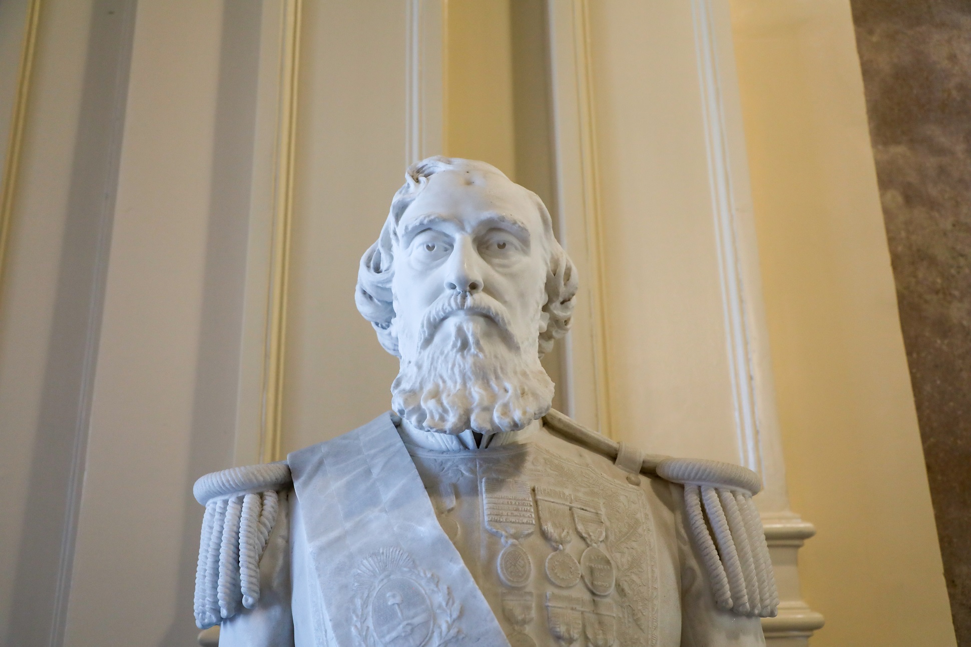 A 118 años del fallecimiento de Bartolomé Mitre: El busto presidencial que tiene un orificio en su frente