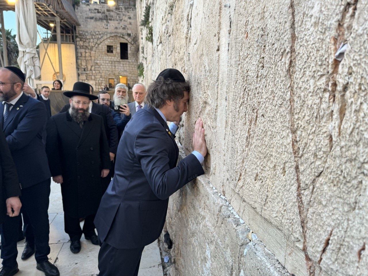 El presidente Javier Milei visitó el Muro de los Lamentos en Jerusalén 