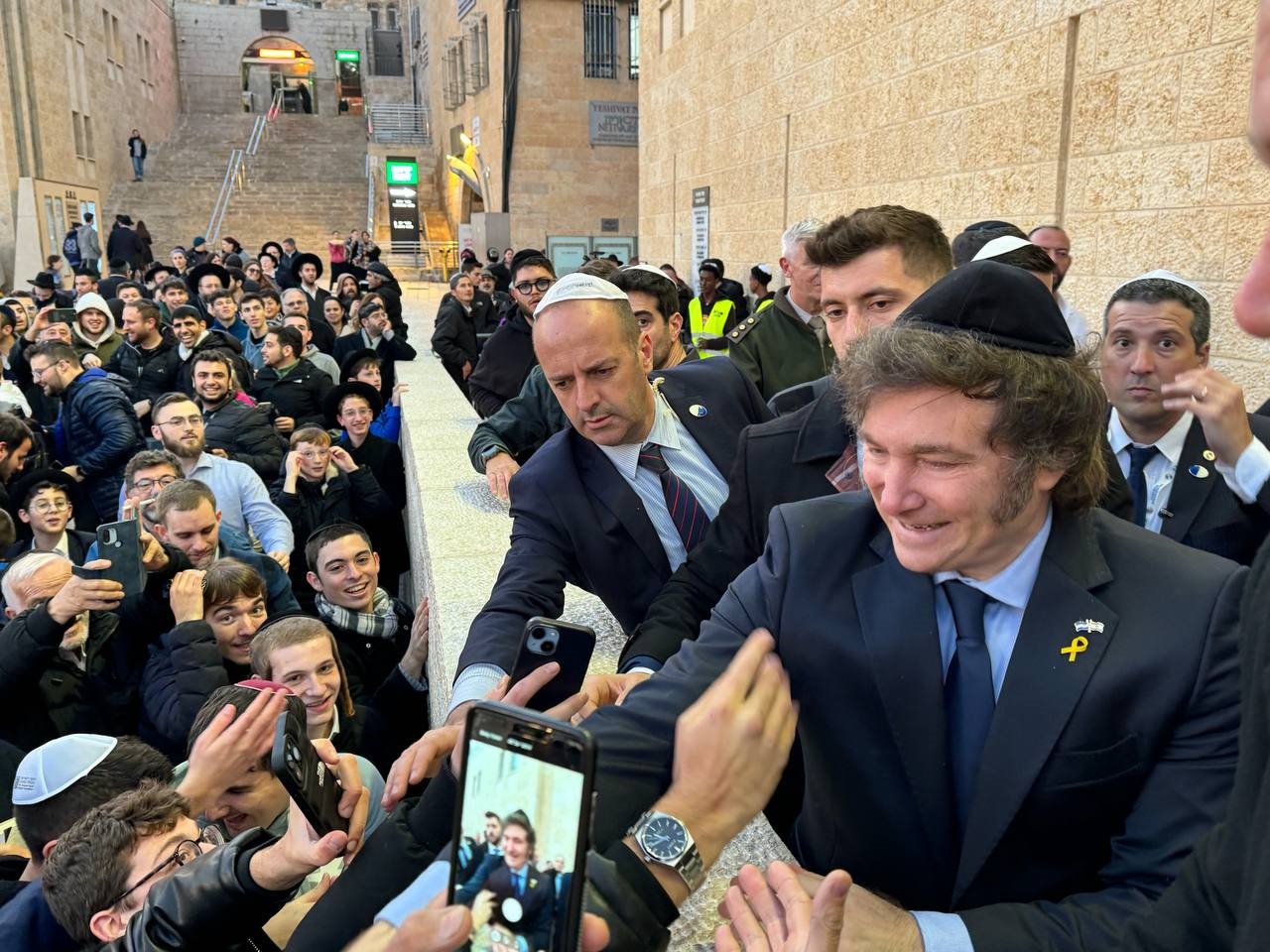 President Javier Milei visits the Wailing Wall in Jerusalem