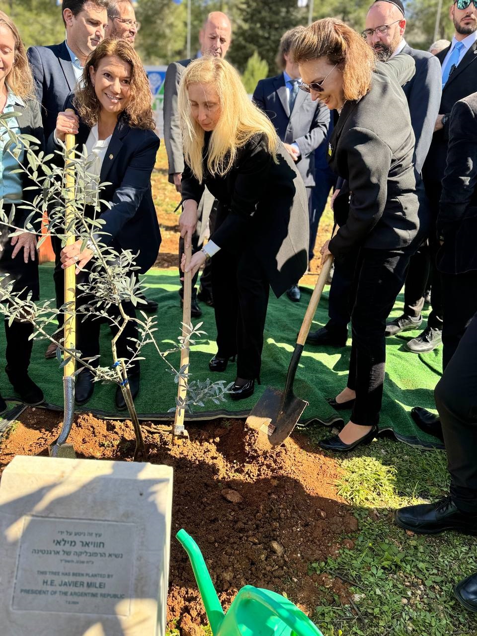 El presidente Javier Milei visitó el Museo del Holocausto y el Bosque Keren Kayemet LeIsrael