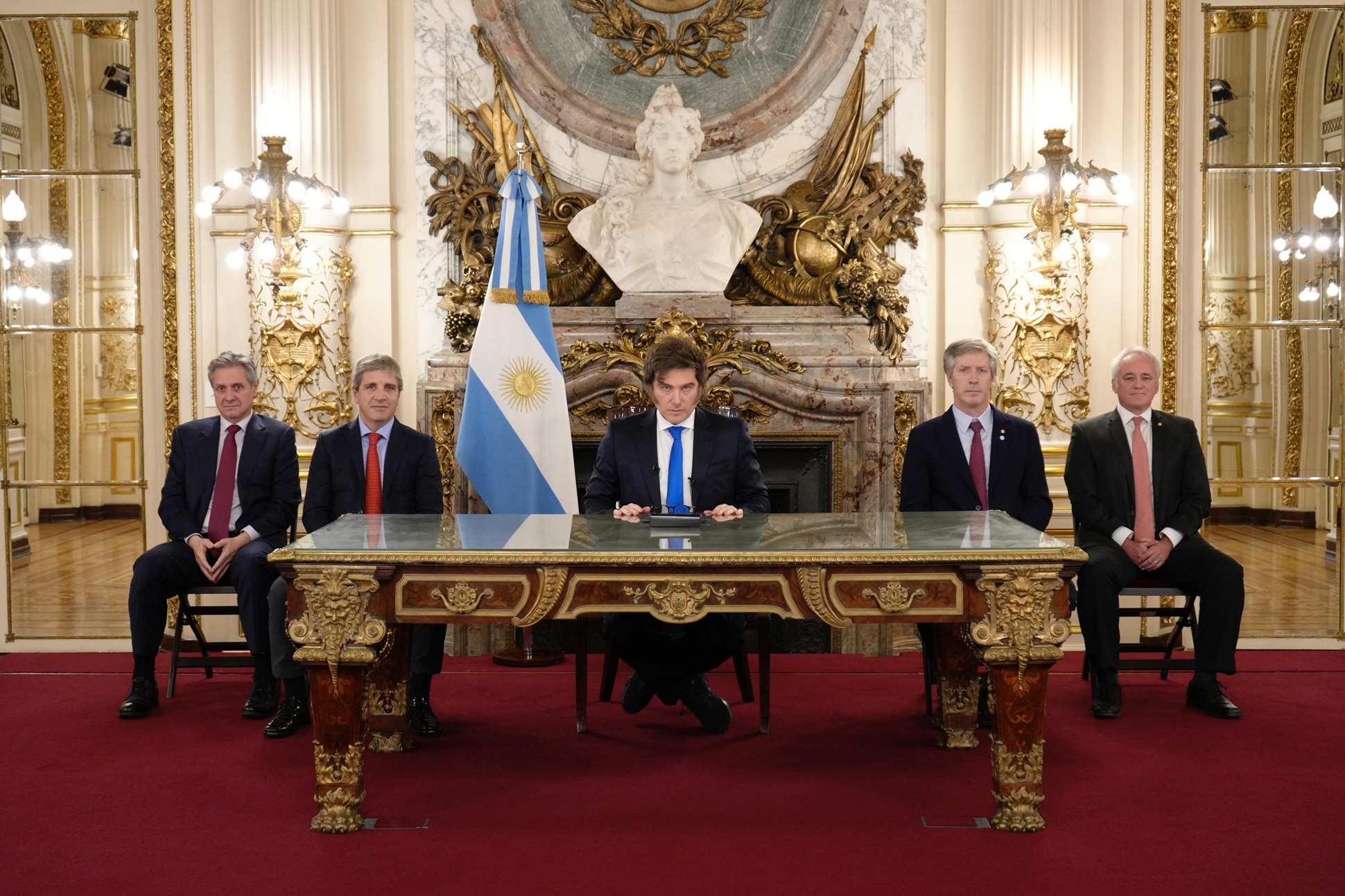 Cadena Nacional del Presidente de la Nación, Javier Milei. Medidas para amurallar el déficit cero y la política monetaria del Gobierno.