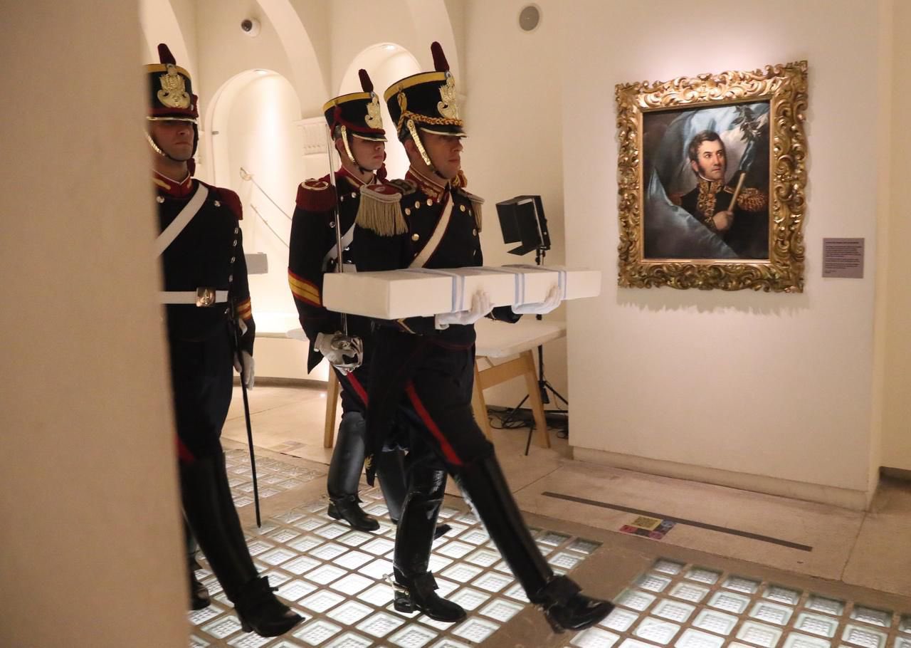 El Sable Corvo del General San Martín volvió al resguardo del Regimiento de Granaderos a Caballo