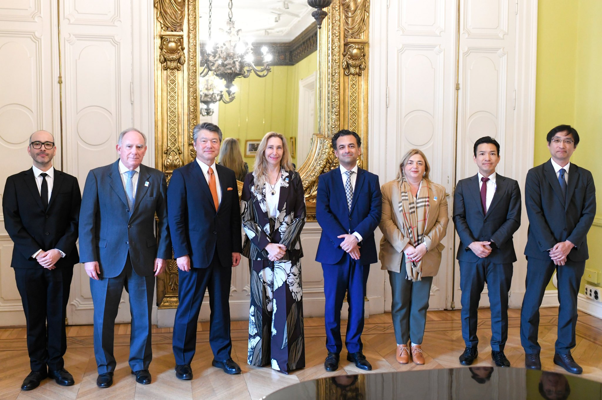 La Secretaria General de la Presidencia, Karina Milei, se reunió con autoridades de Hitachi Construction Machinery y de PromArgentina