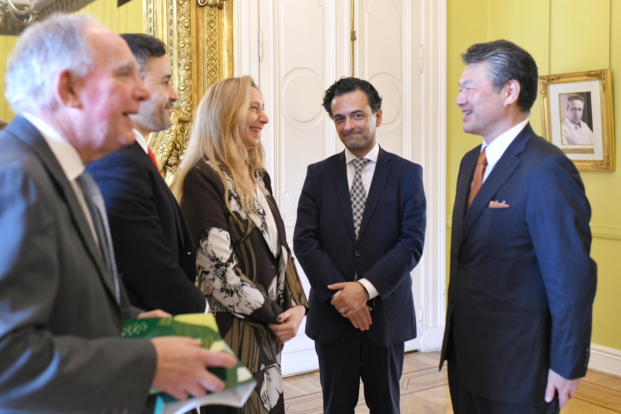 La Secretaria General de la Presidencia, Karina Milei, se reunió con autoridades de Hitachi Construction Machinery y de PromArgentina