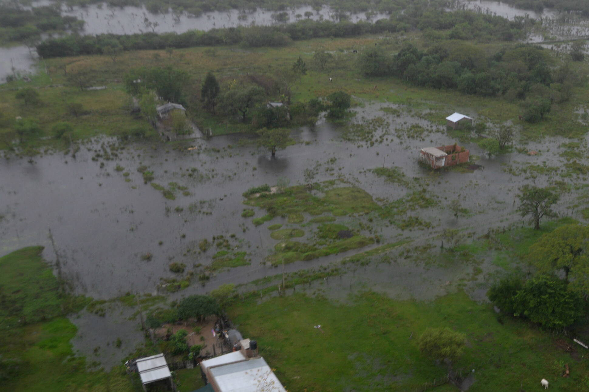 El Ministerio de Defensa recorrió localidades de Entre Ríos afectadas por las inundaciones