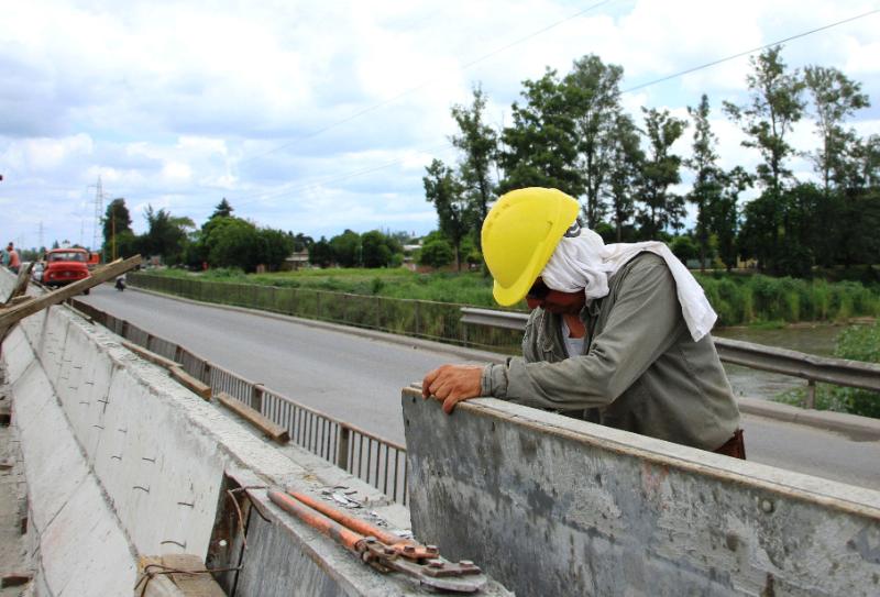Vialidad construye un nuevo puente en Tucumán