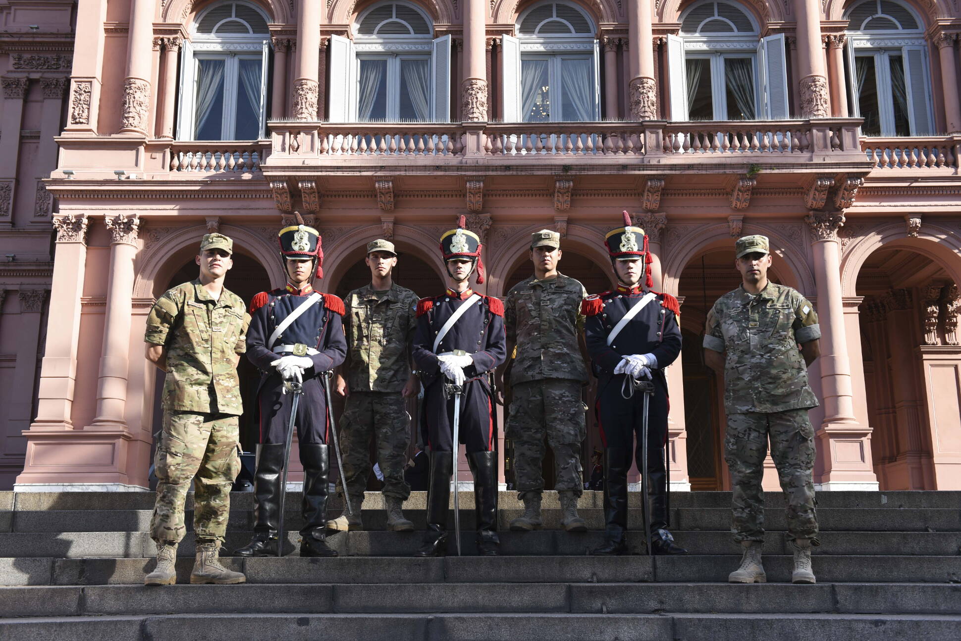 Un día en la vida de los granaderos de Casa Rosada