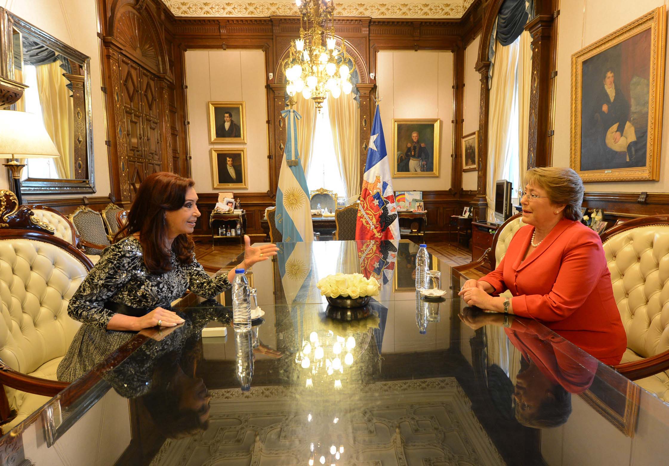 Las Presidentas de la Argentina y Chile relanzaron la integración bilateral