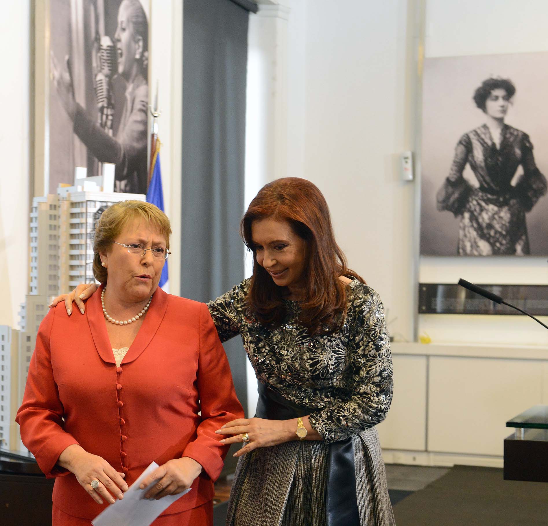 Las Presidentas de la Argentina y Chile relanzaron la integración bilateral