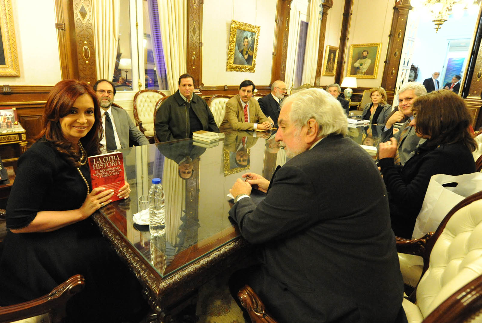 La Presidenta recibió al Instituto de Revisionismo Histórico Manuel Dorrego