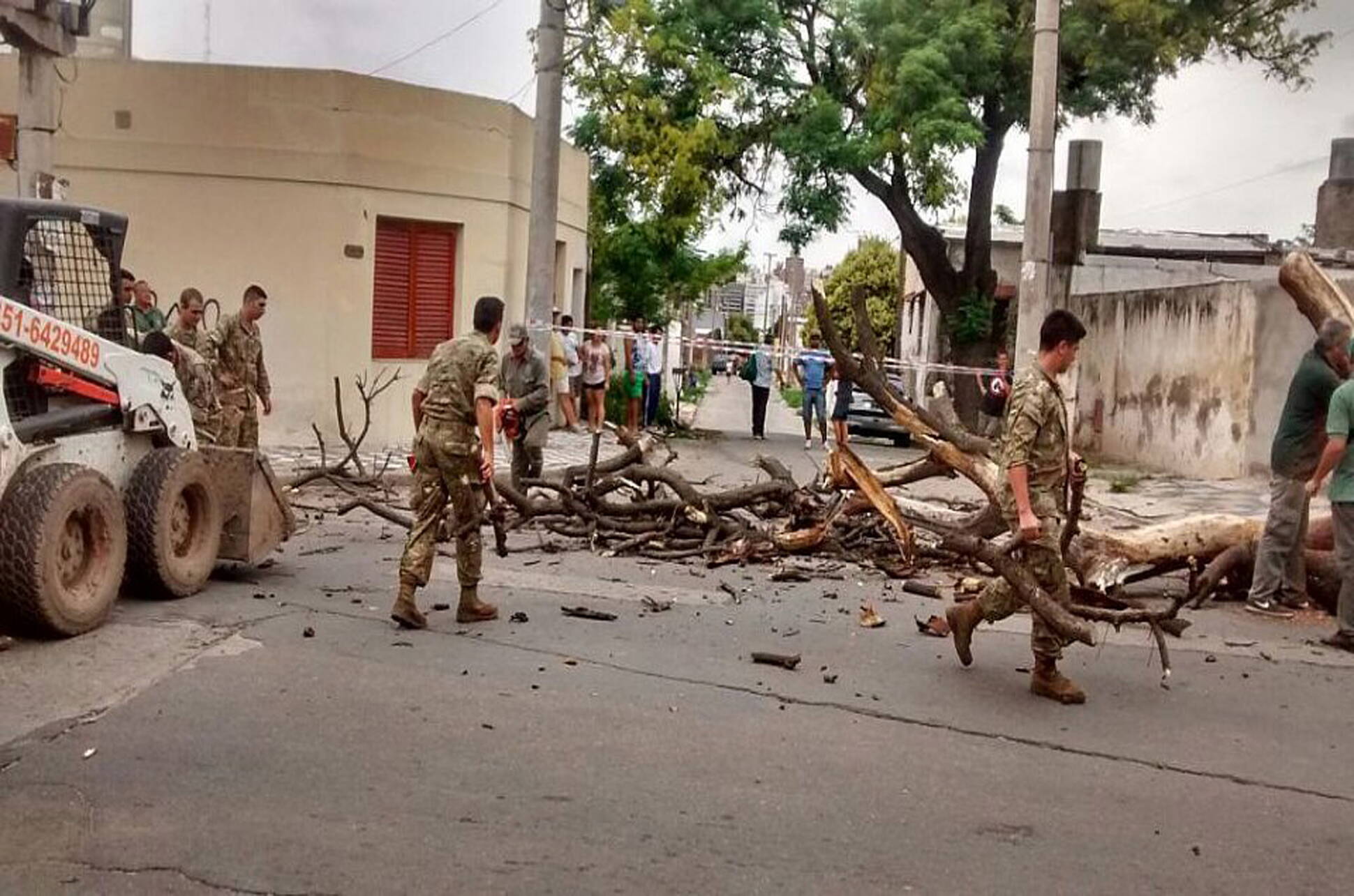 El Ejército asistió a cordobeses afectados por un fuerte temporal 