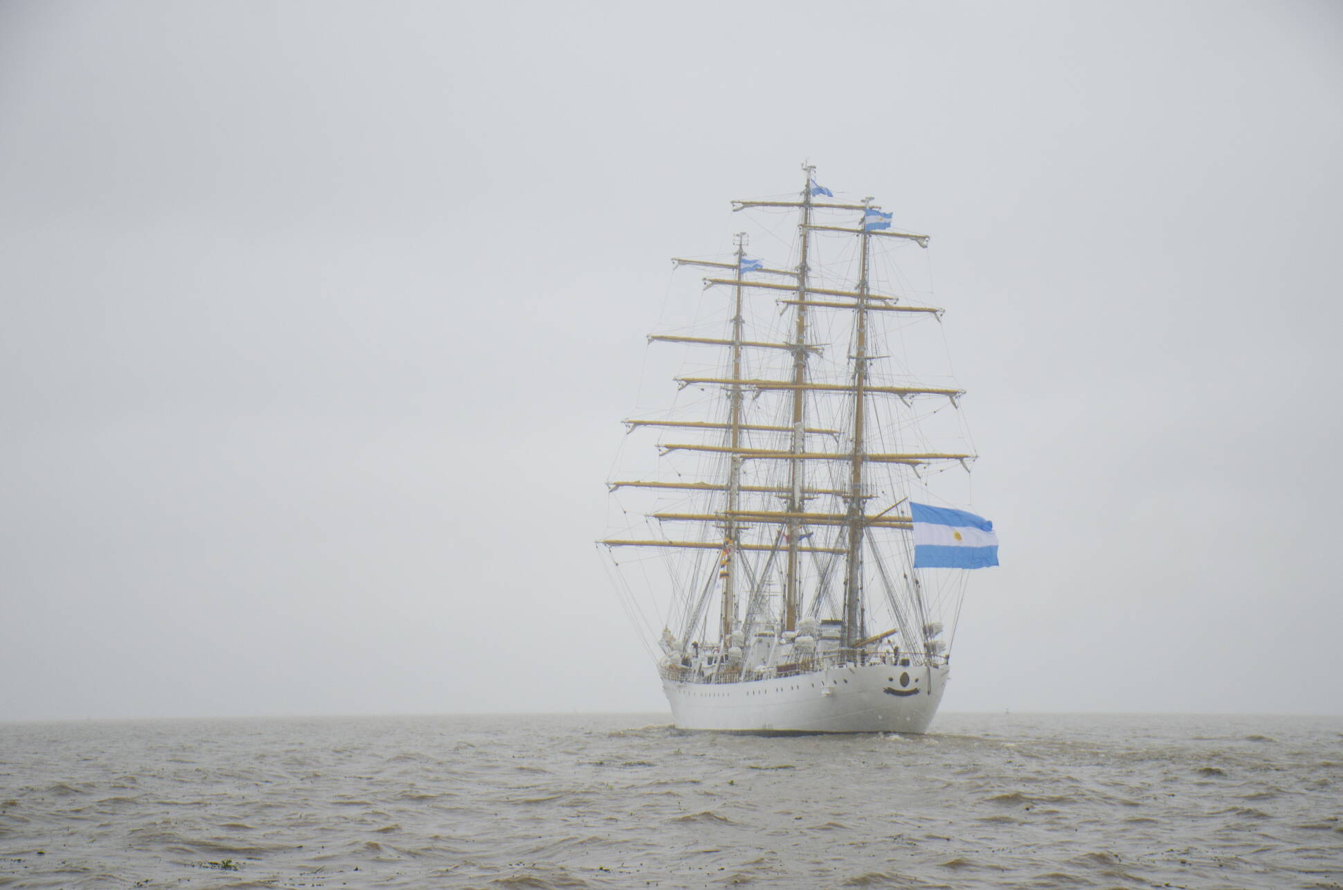 La Fragata Libertad partió desde Francia con destino a Italia