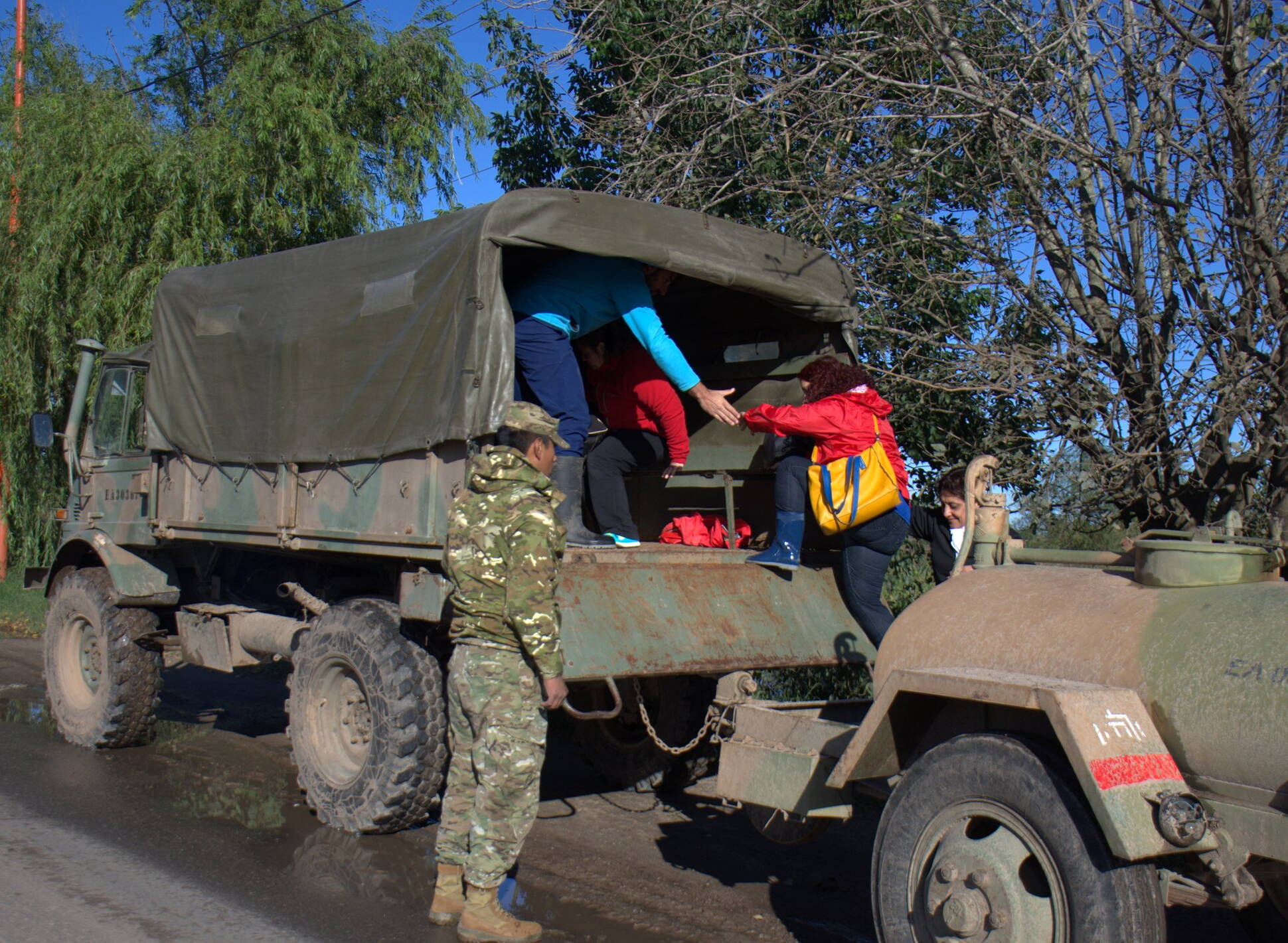 Las Fuerzas Armadas intensifican la asistencia en zonas inundadas