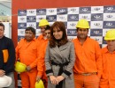 La Presidenta y trabajadores en el Aeropuerto de Ezeiza