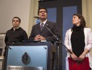 Jorge Capitanich brinda declaraciones, junto a Cecilia Rodríguez y Carlos Montaña
