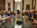 La Presidenta recibe a familiares de víctimas y sobrevivientes del atentado a la Embajada de Israel