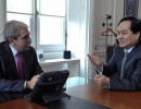 Aníbal Fernández con el embajador de la República Popular China, Yang Wanming